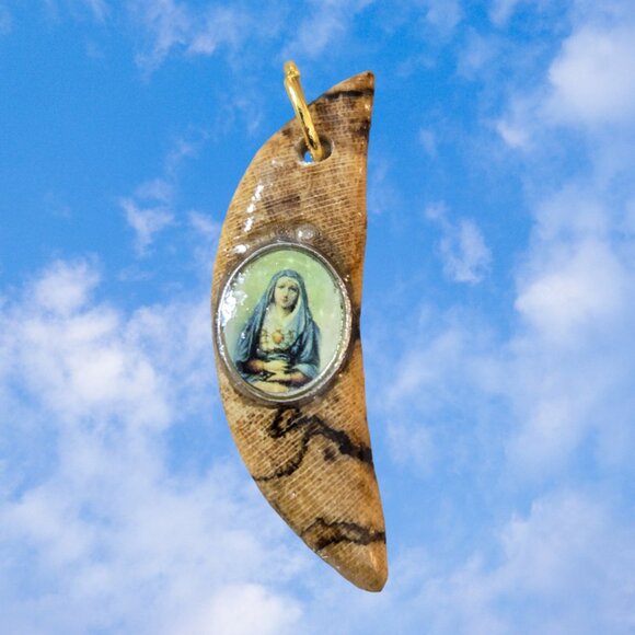 Hand Carved Crescent Moon Pendant with Immaculate Heart of Mary Medal - Picture 1 of 9